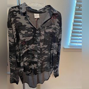 NEW WITH TAGS, long sleeves button up camo!